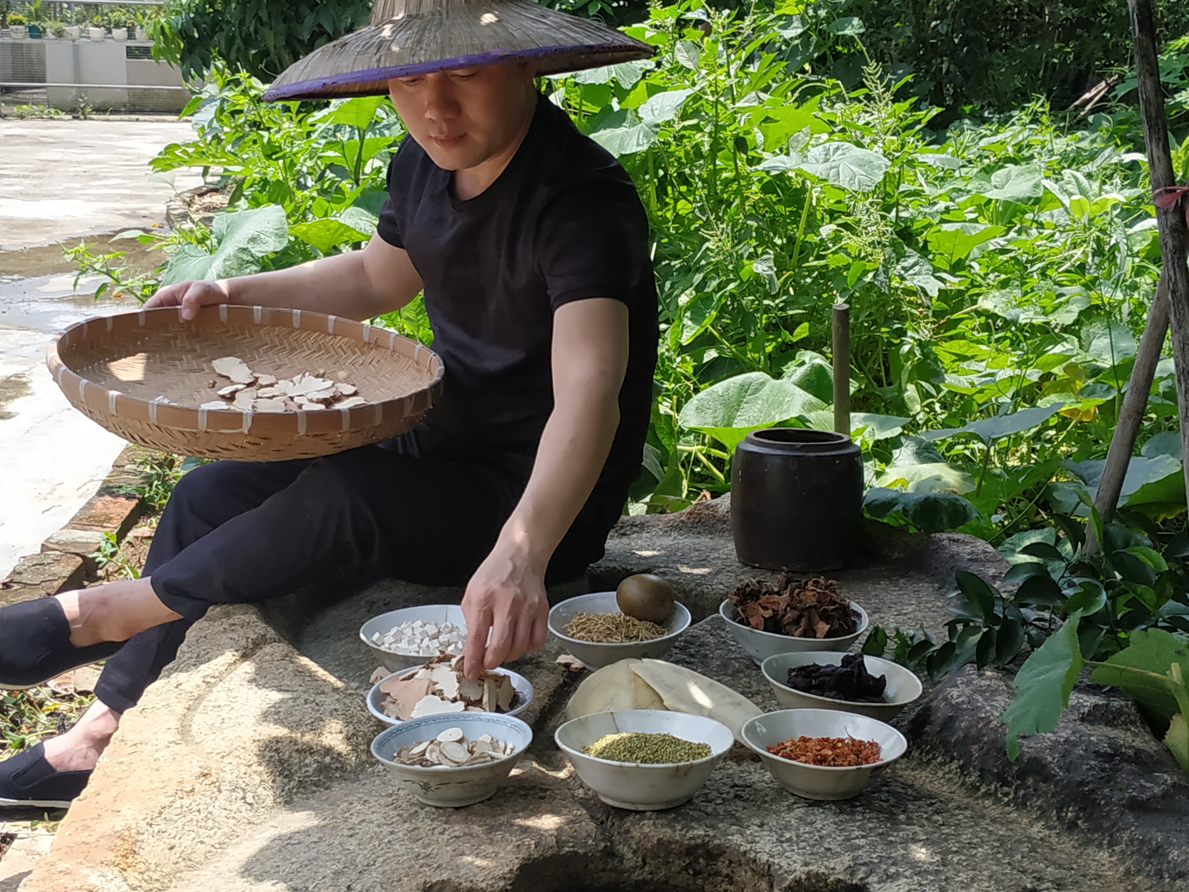2、洪玄堂龜苓膏的制作-選料.jpg