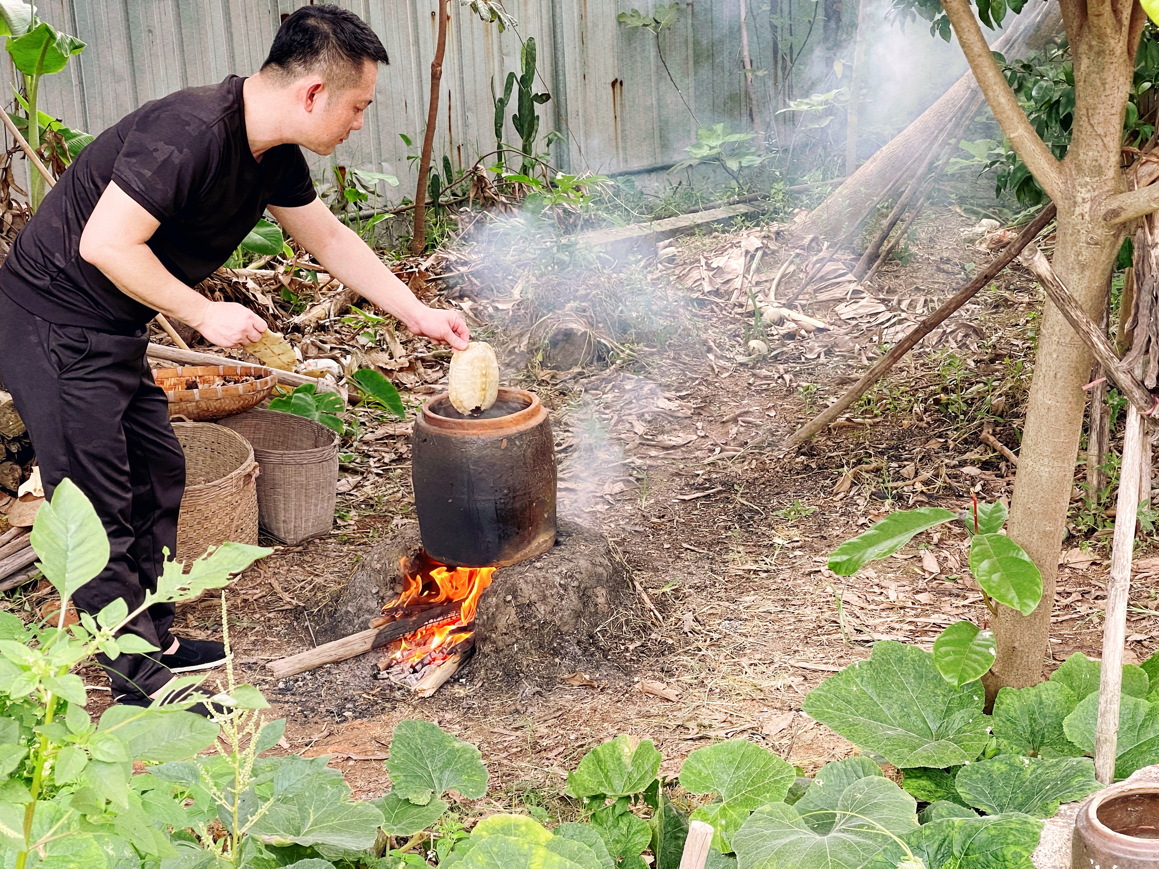 5、洪玄堂龜苓膏的制作-熬煮龜板.jpg