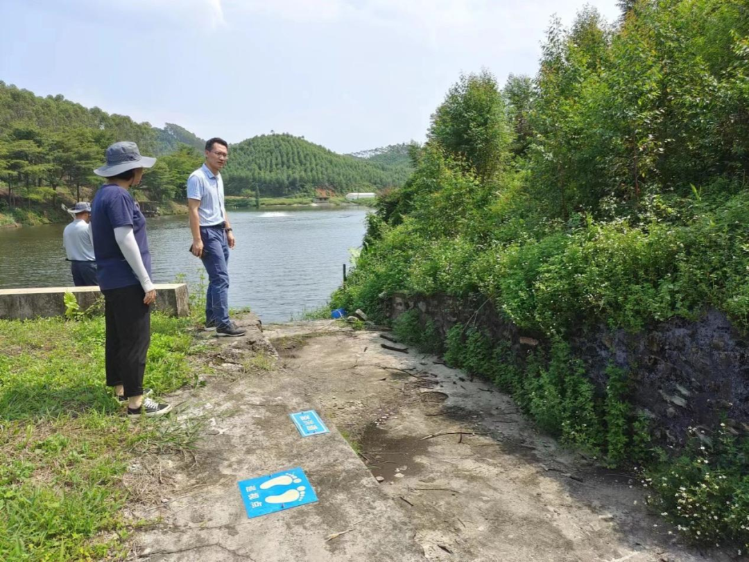 4深入排查轄區(qū)水庫、山塘，提前排洪騰出足夠庫容.png