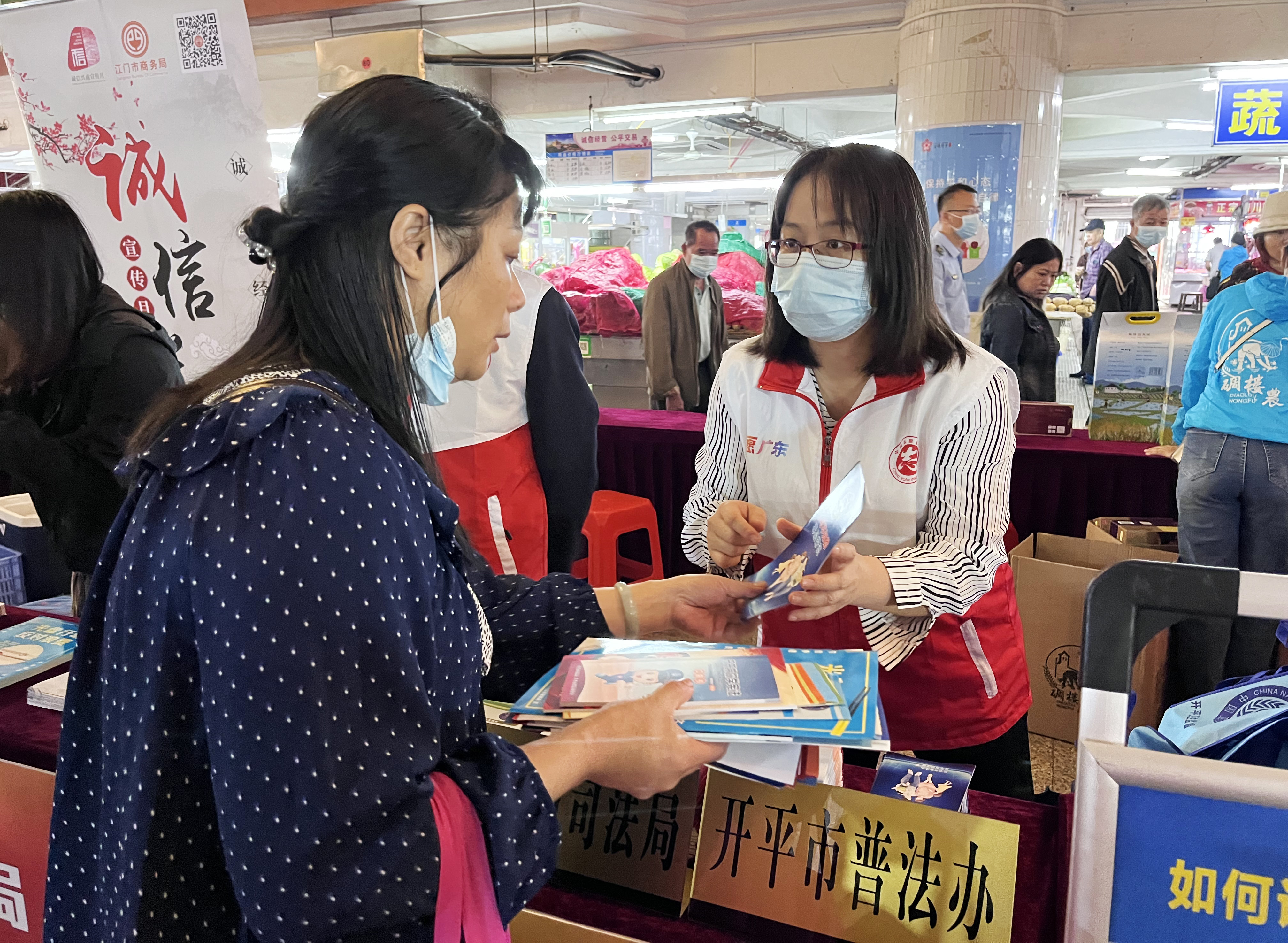 解答群眾法律咨詢 (2).jpg