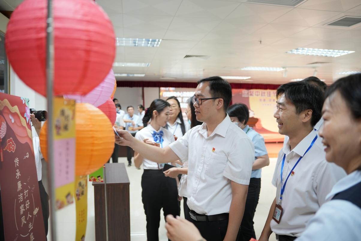 歡聚中秋佳節(jié) 政銀共譜未來(lái)--開(kāi)平市政務(wù)服務(wù)數(shù)據(jù)管理局舉辦黨建、團(tuán)建、工會(huì)共建活動(dòng)_3
