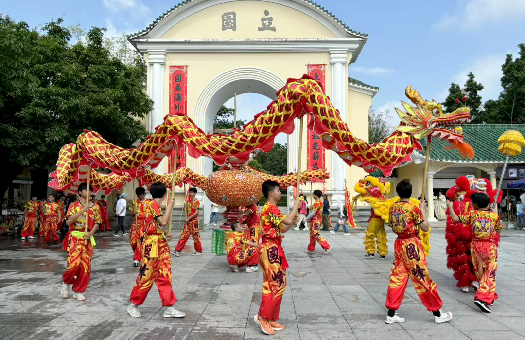 泮村燈會(huì)展演進(jìn)立園景區(qū) 傳統(tǒng)文化煥發(fā)新活力